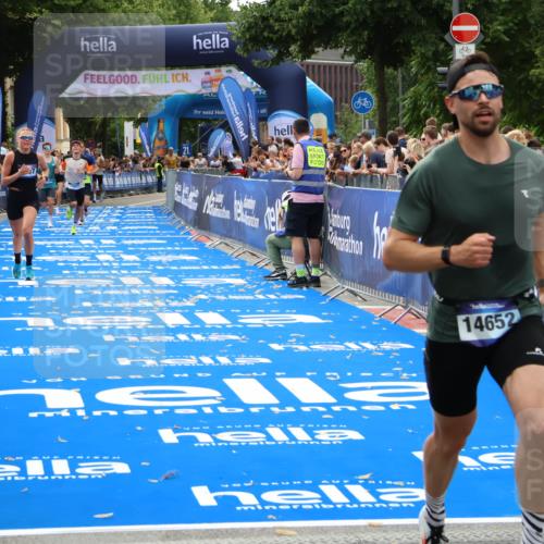 29.06.2025 - hella hamburg halbmarathon Zöllner http://msf.ph/oto/8176399 29.06.2025 10:27:17 Ziel 9097, 15583, 18037, 18124 meine-sportfotos.de