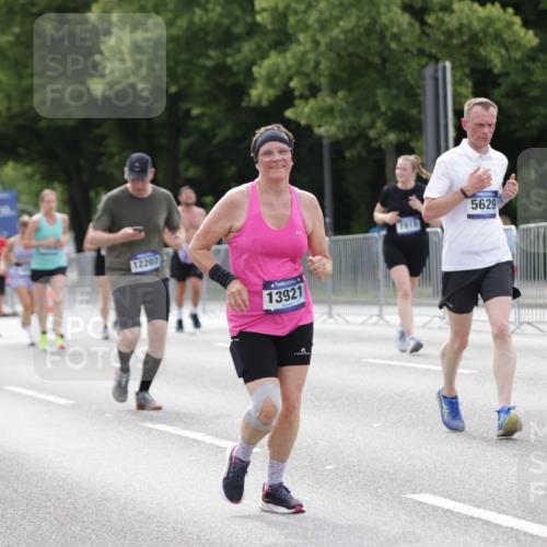 29.06.2025 - hella hamburg halbmarathon Jannik Wohlers http://msf.ph/oto/8176412 29.06.2025 10:22:26 Lombardsbrücke 1029, 1853, 2294, 2766, 3003, 3029, 3034, 3600, 3601, 5223, 5343, 5629, 7188, 7190, 7266, 7529, 7925, 9256, 10086, 10205, 10826, 11665, 12190, 13921, 14525, 14633, 14801, 15469, 15870, 16565, 16566, 16618, 16801, 16863, 17657 meine-sportfotos.de