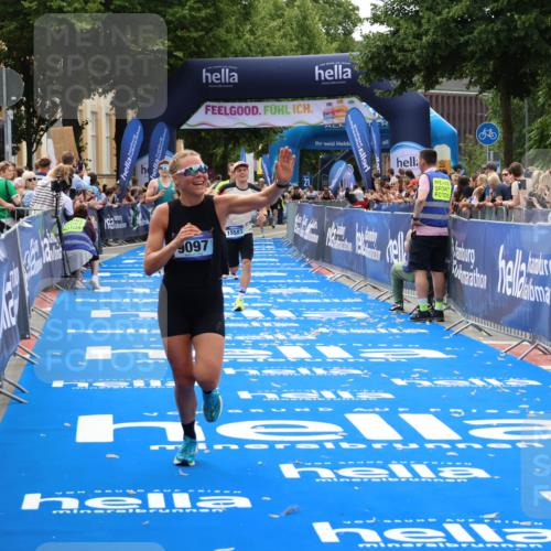 29.06.2025 - hella hamburg halbmarathon Zöllner http://msf.ph/oto/8176427 29.06.2025 10:27:20 Ziel 9097, 15136, 15583, 18037, 18124 meine-sportfotos.de