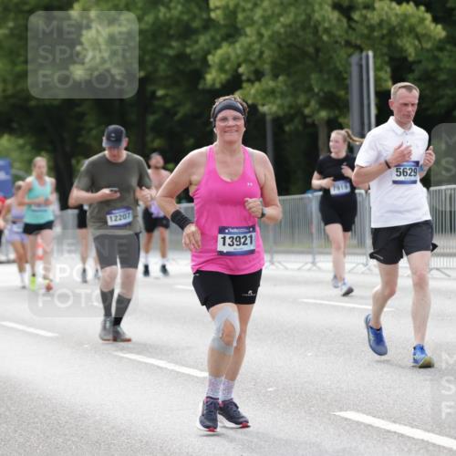 29.06.2025 - hella hamburg halbmarathon Jannik Wohlers http://msf.ph/oto/8176451 29.06.2025 10:22:26 Lombardsbrücke 1029, 1853, 2294, 2766, 3003, 3029, 3034, 3600, 3601, 5223, 5343, 5629, 7188, 7190, 7266, 7529, 7925, 9256, 10086, 10205, 10826, 11665, 12190, 13921, 14525, 14633, 14801, 15469, 15870, 16565, 16566, 16618, 16801, 16863, 17657 meine-sportfotos.de