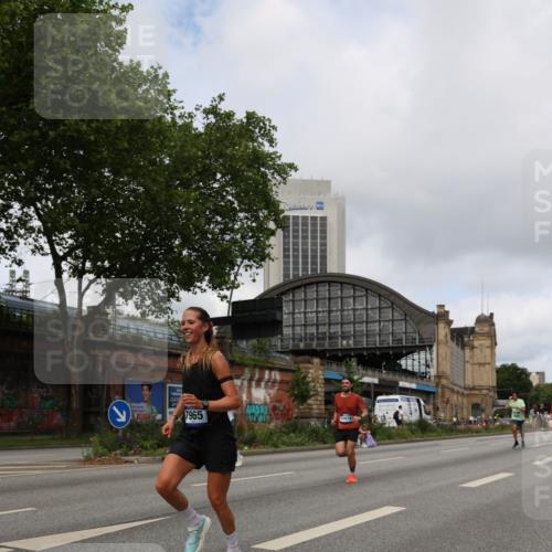 29.06.2025 - hella hamburg halbmarathon Yannick Fuchs http://msf.ph/oto/8176465 29.06.2025 10:27:26 20KM 1707, 1990, 5070, 5746, 6358, 7845, 7965, 8062, 8883, 9047, 10484, 10876, 11150, 11169, 11745, 11877, 11929, 13199, 13686, 13961, 14276, 14293, 15054, 15826, 16425, 16619, 16957, 18135, 18562, 18563 meine-sportfotos.de