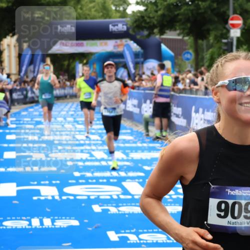 29.06.2025 - hella hamburg halbmarathon Zöllner http://msf.ph/oto/8176468 29.06.2025 10:27:22 Ziel 14019, 15136, 15576, 15583, 18037, 18124 meine-sportfotos.de