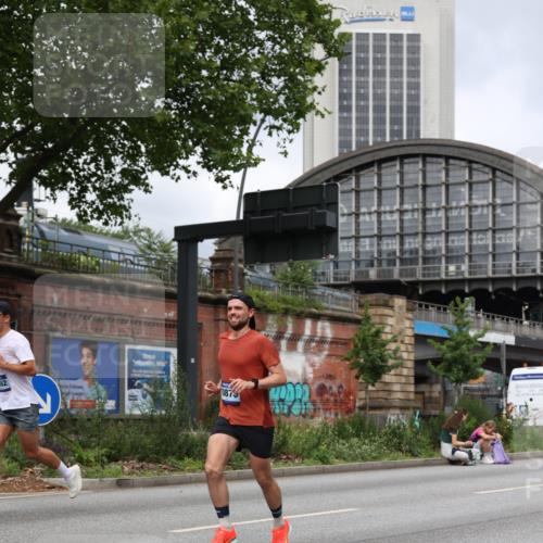 29.06.2025 - hella hamburg halbmarathon Yannick Fuchs http://msf.ph/oto/8176475 29.06.2025 10:27:27 20KM 1707, 1990, 5070, 5746, 6358, 7845, 7965, 8062, 8883, 9047, 10484, 10876, 11150, 11169, 11745, 11877, 11929, 13199, 13686, 13961, 14028, 14276, 14293, 15054, 15826, 16425, 16619, 16957, 18135, 18562, 18563 meine-sportfotos.de