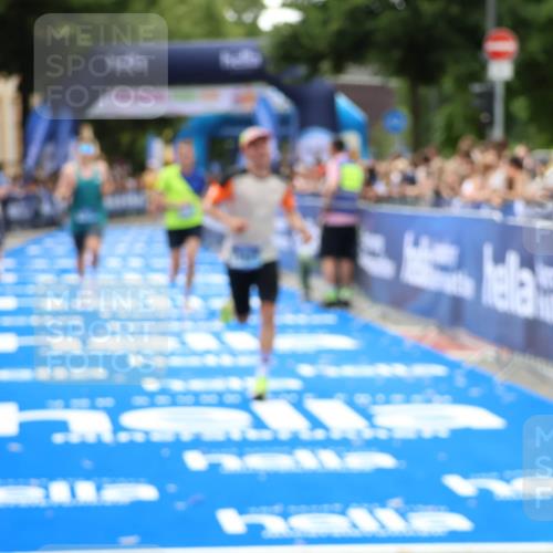 29.06.2025 - hella hamburg halbmarathon Zöllner http://msf.ph/oto/8176479 29.06.2025 10:27:22 Ziel 14019, 15136, 15576, 15583, 18037, 18124 meine-sportfotos.de