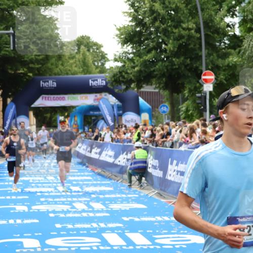 29.06.2025 - hella hamburg halbmarathon Zöllner http://msf.ph/oto/8176481 29.06.2025 10:37:56 Ziel 2404, 3480, 3530, 9643, 10793, 13148, 18103, 18276, 18277, 18529 meine-sportfotos.de