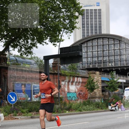 29.06.2025 - hella hamburg halbmarathon Yannick Fuchs http://msf.ph/oto/8176487 29.06.2025 10:27:27 20KM 1707, 1990, 5070, 5746, 6358, 7845, 7965, 8062, 8883, 9047, 10484, 10876, 11150, 11169, 11745, 11877, 11929, 13199, 13686, 13961, 14028, 14276, 14293, 15054, 15826, 16425, 16619, 16957, 18135, 18562, 18563 meine-sportfotos.de