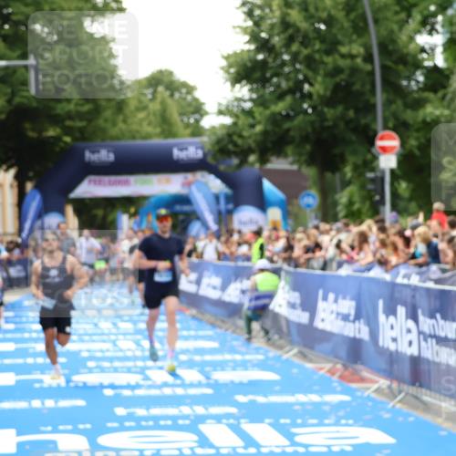 29.06.2025 - hella hamburg halbmarathon Zöllner http://msf.ph/oto/8176519 29.06.2025 10:37:57 Ziel 2404, 3480, 3530, 9643, 10793, 13148, 13900, 18103, 18529 meine-sportfotos.de
