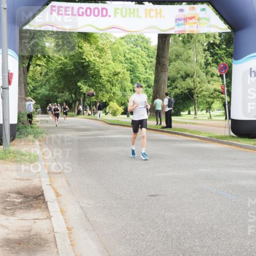 29.06.2025 - hella hamburg halbmarathon MichiJ http://msf.ph/oto/8176539 29.06.2025 10:16:26 Zwischen KM18-KM19 14019, 14728 meine-sportfotos.de