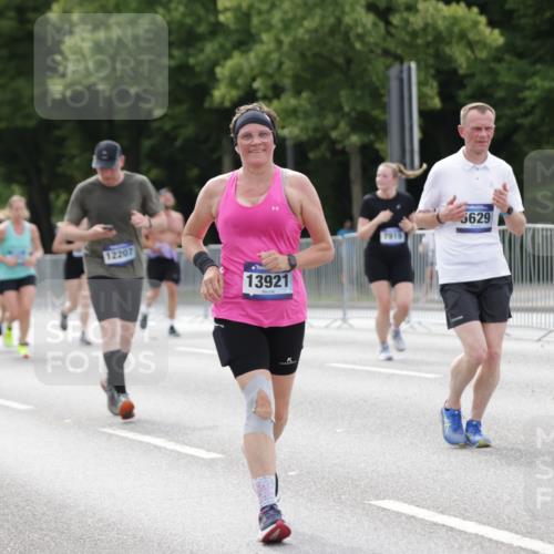 29.06.2025 - hella hamburg halbmarathon Jannik Wohlers http://msf.ph/oto/8176540 29.06.2025 10:22:26 Lombardsbrücke 1029, 1853, 2294, 2766, 3003, 3029, 3034, 3600, 3601, 5223, 5343, 5629, 7188, 7190, 7266, 7529, 7925, 9256, 10086, 10205, 10826, 11665, 12190, 13921, 14525, 14633, 14801, 15469, 15870, 16565, 16566, 16618, 16801, 16863, 17657 meine-sportfotos.de