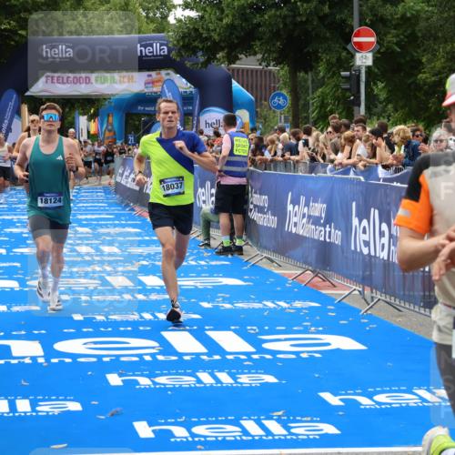 29.06.2025 - hella hamburg halbmarathon Zöllner http://msf.ph/oto/8176541 29.06.2025 10:27:24 Ziel 14019, 15136, 15576, 15583, 18037, 18124 meine-sportfotos.de