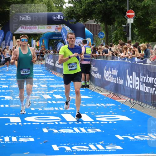 29.06.2025 - hella hamburg halbmarathon Zöllner http://msf.ph/oto/8176557 29.06.2025 10:27:24 Ziel 14019, 15136, 15576, 15583, 18037, 18124 meine-sportfotos.de