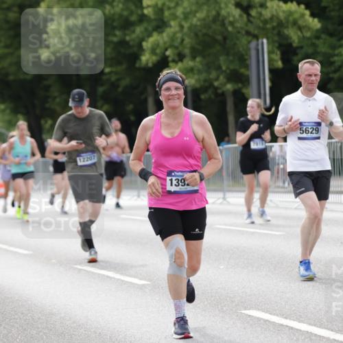 29.06.2025 - hella hamburg halbmarathon Jannik Wohlers http://msf.ph/oto/8176563 29.06.2025 10:22:26 Lombardsbrücke 1029, 1853, 2294, 2766, 3003, 3029, 3034, 3600, 3601, 5223, 5343, 5629, 7188, 7190, 7266, 7529, 7925, 9256, 10086, 10205, 10826, 11665, 12190, 13921, 14525, 14633, 14801, 15469, 15870, 16565, 16566, 16618, 16801, 16863, 17657 meine-sportfotos.de