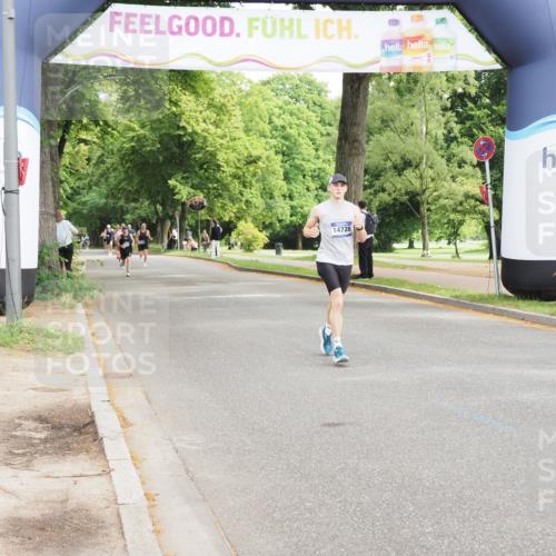 29.06.2025 - hella hamburg halbmarathon MichiJ http://msf.ph/oto/8176567 29.06.2025 10:16:26 Zwischen KM18-KM19 14019, 14728 meine-sportfotos.de
