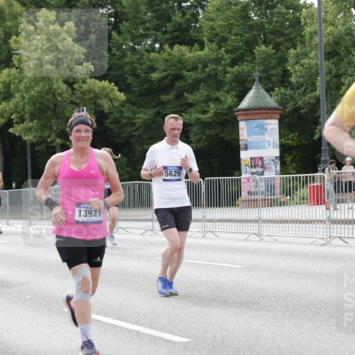 29.06.2025 - hella hamburg halbmarathon Jannik Wohlers http://msf.ph/oto/8176586 29.06.2025 10:22:27 Lombardsbrücke 1029, 1853, 2294, 2766, 3003, 3029, 3034, 3600, 3601, 5223, 5343, 5629, 7188, 7190, 7266, 7529, 7925, 9256, 9913, 10205, 10826, 11665, 12190, 13921, 14525, 14633, 14801, 15469, 15870, 16565, 16566, 16618, 16801, 16863, 17657 meine-sportfotos.de