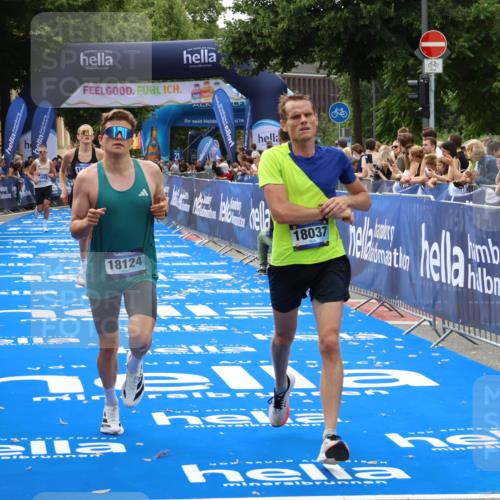 29.06.2025 - hella hamburg halbmarathon Zöllner http://msf.ph/oto/8176591 29.06.2025 10:27:25 Ziel 14019, 15136, 15576, 18037, 18124 meine-sportfotos.de