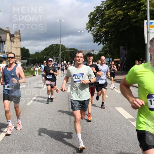 29.06.2025 - hella hamburg halbmarathon Yannick Fuchs http://msf.ph/oto/8176617 29.06.2025 10:41:57 20KM 51, 1604, 1613, 1696, 2284, 2708, 2839, 2864, 2869, 2953, 3976, 4377, 4528, 5022, 6009, 6134, 6168, 6716, 7599, 7962, 8234, 8693, 9544, 9626, 10969, 10988, 11283, 12679, 12685, 12870, 13007, 13672, 13948, 14618, 14619, 14730, 15333, 15350, 15478, 15479, 17172, 17451, 17905, 17915, 17979, 18104, 18430, 18758, 18856, 18922, 18974, 19181 meine-sportfotos.de