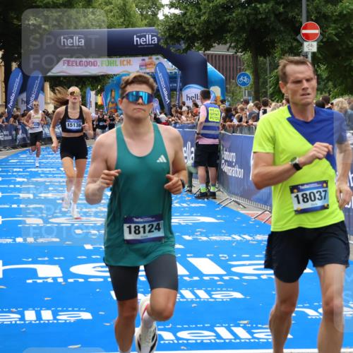 29.06.2025 - hella hamburg halbmarathon Zöllner http://msf.ph/oto/8176619 29.06.2025 10:27:25 Ziel 14019, 15136, 15576, 18037, 18124 meine-sportfotos.de
