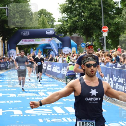 29.06.2025 - hella hamburg halbmarathon Zöllner http://msf.ph/oto/8176621 29.06.2025 10:38:00 Ziel 3480, 3530, 7229, 9643, 10793, 11952, 12915, 13900, 15303, 16698, 18103, 18529 meine-sportfotos.de