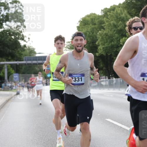 29.06.2025 - hella hamburg halbmarathon Jannik Wohlers http://msf.ph/oto/8176625 29.06.2025 09:42:19 Lombardsbrücke 5612, 7331, 7855, 9269, 10468, 11078, 11228, 12360, 13872, 13913, 14753, 14836, 16615, 17614, 18740, 19041, 19042, 19050, 19076, 19078 meine-sportfotos.de