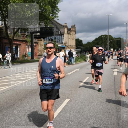 29.06.2025 - hella hamburg halbmarathon Yannick Fuchs http://msf.ph/oto/8176637 29.06.2025 10:41:57 20KM 51, 1604, 1613, 1696, 2284, 2708, 2839, 2864, 2869, 2953, 3976, 4377, 4528, 5022, 6009, 6134, 6168, 6716, 7599, 7962, 8234, 8693, 9544, 9626, 10969, 10988, 11283, 12679, 12685, 12870, 13007, 13672, 13948, 14618, 14619, 14730, 15333, 15350, 15478, 15479, 17172, 17451, 17905, 17915, 17979, 18104, 18430, 18758, 18856, 18922, 18974, 19181 meine-sportfotos.de