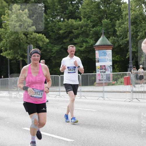 29.06.2025 - hella hamburg halbmarathon Jannik Wohlers http://msf.ph/oto/8176645 29.06.2025 10:22:27 Lombardsbrücke 1029, 1853, 2294, 2766, 3003, 3029, 3034, 3600, 3601, 5223, 5343, 5629, 7188, 7190, 7266, 7529, 7925, 9256, 9913, 10205, 10826, 11665, 12190, 13921, 14525, 14633, 14801, 15469, 15870, 16565, 16566, 16618, 16801, 16863, 17657 meine-sportfotos.de
