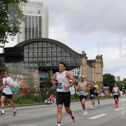29.06.2025 - hella hamburg halbmarathon Yannick Fuchs http://msf.ph/oto/8176667 29.06.2025 10:27:35 20KM 1990, 4463, 6358, 7965, 8062, 10876, 11150, 11169, 11745, 11877, 12899, 12987, 13199, 13686, 13961, 14028, 14276, 14908, 15054, 16425, 16619, 18562, 18563 meine-sportfotos.de