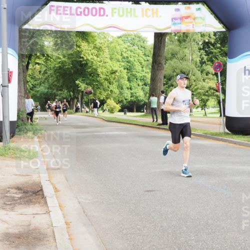 29.06.2025 - hella hamburg halbmarathon MichiJ http://msf.ph/oto/8176668 29.06.2025 10:16:27 Zwischen KM18-KM19 14019, 14728 meine-sportfotos.de