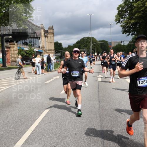 29.06.2025 - hella hamburg halbmarathon Yannick Fuchs http://msf.ph/oto/8176674 29.06.2025 10:41:58 20KM 51, 1604, 1613, 1696, 2284, 2708, 2839, 2864, 2869, 2953, 3976, 4377, 4528, 5022, 6009, 6134, 6168, 6716, 7599, 7962, 8234, 8693, 8927, 9544, 9626, 10969, 10988, 11283, 12679, 12685, 12870, 13007, 13672, 13948, 14618, 14619, 14730, 15333, 15350, 15478, 15479, 17172, 17451, 17905, 17915, 17979, 18104, 18430, 18758, 18856, 18922, 18974, 19181 meine-sportfotos.de
