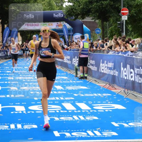 29.06.2025 - hella hamburg halbmarathon Zöllner http://msf.ph/oto/8176680 29.06.2025 10:27:27 Ziel 4678, 14019, 15136, 15576, 18567 meine-sportfotos.de