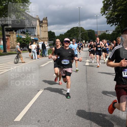 29.06.2025 - hella hamburg halbmarathon Yannick Fuchs http://msf.ph/oto/8176696 29.06.2025 10:41:58 20KM 51, 1604, 1613, 1696, 2284, 2708, 2839, 2864, 2869, 2953, 3976, 4377, 4528, 5022, 6009, 6134, 6168, 6716, 7599, 7962, 8234, 8693, 8927, 9544, 9626, 10969, 10988, 11283, 12679, 12685, 12870, 13007, 13672, 13948, 14618, 14619, 14730, 15333, 15350, 15478, 15479, 17172, 17451, 17905, 17915, 17979, 18104, 18430, 18758, 18856, 18922, 18974, 19181 meine-sportfotos.de