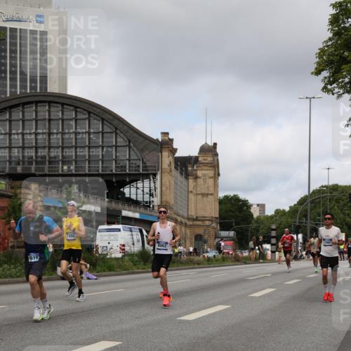 29.06.2025 - hella hamburg halbmarathon Yannick Fuchs http://msf.ph/oto/8176704 29.06.2025 10:27:37 20KM 1990, 4463, 6358, 8062, 10876, 11150, 11169, 11745, 11877, 12899, 12987, 13199, 13686, 13961, 14028, 14276, 14908, 15054, 16425, 16619, 17151, 18562, 18563, 19059 meine-sportfotos.de