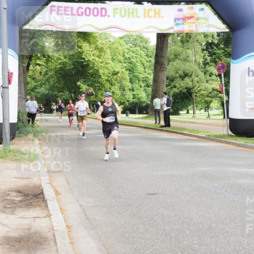 29.06.2025 - hella hamburg halbmarathon MichiJ http://msf.ph/oto/8176705 29.06.2025 10:16:32 Zwischen KM18-KM19 14019, 14728, 17258 meine-sportfotos.de