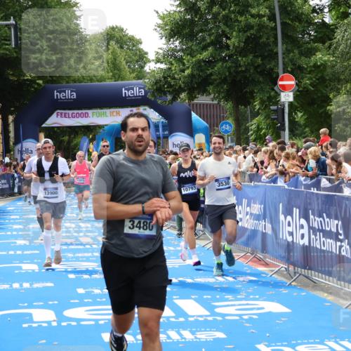 29.06.2025 - hella hamburg halbmarathon Zöllner http://msf.ph/oto/8176709 29.06.2025 10:38:02 Ziel 3480, 3530, 7229, 8091, 9643, 10793, 11049, 11952, 12915, 13900, 15303, 16698 meine-sportfotos.de