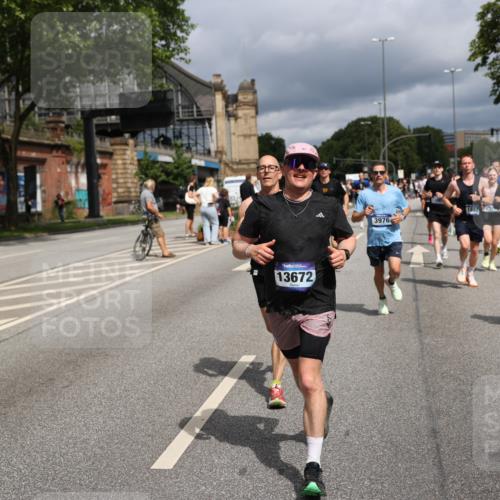 29.06.2025 - hella hamburg halbmarathon Yannick Fuchs http://msf.ph/oto/8176722 29.06.2025 10:41:58 20KM 51, 1604, 1613, 1696, 2284, 2708, 2839, 2864, 2869, 2953, 3976, 4377, 4528, 5022, 6009, 6134, 6168, 6716, 7599, 7962, 8234, 8693, 8927, 9544, 9626, 10969, 10988, 11283, 12679, 12685, 12870, 13007, 13672, 13948, 14618, 14619, 14730, 15333, 15350, 15478, 15479, 17172, 17451, 17905, 17915, 17979, 18104, 18430, 18758, 18856, 18922, 18974, 19181 meine-sportfotos.de