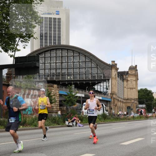 29.06.2025 - hella hamburg halbmarathon Yannick Fuchs http://msf.ph/oto/8176724 29.06.2025 10:27:38 20KM 1990, 4463, 6358, 8062, 11169, 11745, 11877, 12899, 12987, 13199, 13686, 13961, 14028, 14276, 14908, 15054, 16425, 16619, 17151, 18562, 19059 meine-sportfotos.de
