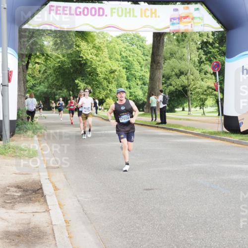 29.06.2025 - hella hamburg halbmarathon MichiJ http://msf.ph/oto/8176732 29.06.2025 10:16:32 Zwischen KM18-KM19 14019, 14728, 17258 meine-sportfotos.de
