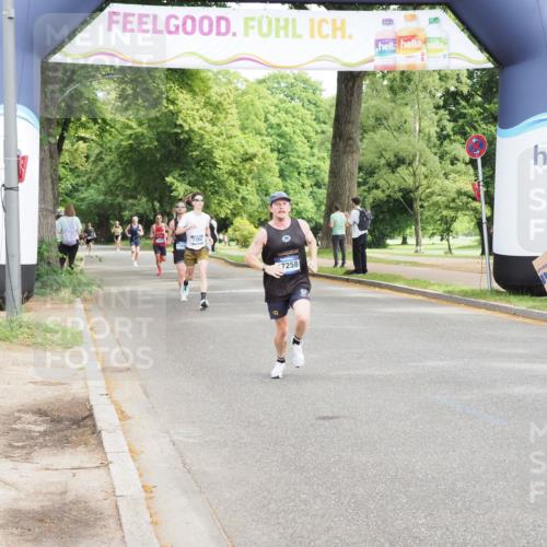 29.06.2025 - hella hamburg halbmarathon MichiJ http://msf.ph/oto/8176745 29.06.2025 10:16:32 Zwischen KM18-KM19 14019, 14728, 17258 meine-sportfotos.de