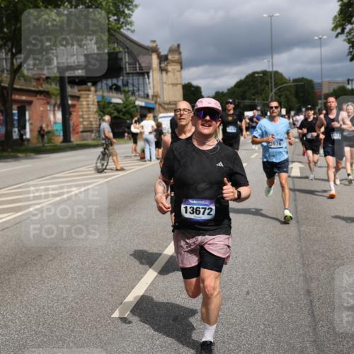 29.06.2025 - hella hamburg halbmarathon Yannick Fuchs http://msf.ph/oto/8176747 29.06.2025 10:41:59 20KM 51, 1604, 1613, 1696, 2284, 2708, 2839, 2864, 2869, 2953, 3976, 4377, 4528, 4601, 5022, 6009, 6134, 6168, 7599, 7962, 8234, 8927, 9544, 9626, 10969, 10988, 11283, 12679, 12685, 12870, 13007, 13672, 13948, 14618, 14619, 14730, 15333, 15350, 15478, 15479, 17172, 17451, 17905, 17915, 17979, 18104, 18430, 18758, 18856, 18922, 18974, 19181 meine-sportfotos.de