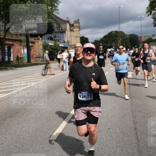 29.06.2025 - hella hamburg halbmarathon Yannick Fuchs http://msf.ph/oto/8176757 29.06.2025 10:41:59 20KM 51, 1604, 1613, 1696, 2284, 2708, 2839, 2864, 2869, 2953, 3976, 4377, 4528, 4601, 5022, 6009, 6134, 6168, 7599, 7962, 8234, 8927, 9544, 9626, 10969, 10988, 11283, 12679, 12685, 12870, 13007, 13672, 13948, 14618, 14619, 14730, 15333, 15350, 15478, 15479, 17172, 17451, 17905, 17915, 17979, 18104, 18430, 18758, 18856, 18922, 18974, 19181 meine-sportfotos.de