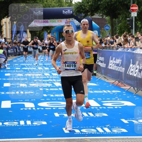 29.06.2025 - hella hamburg halbmarathon Zöllner http://msf.ph/oto/8176764 29.06.2025 10:27:30 Ziel 4678, 9804, 13941, 14019, 15576, 18567, 19114 meine-sportfotos.de