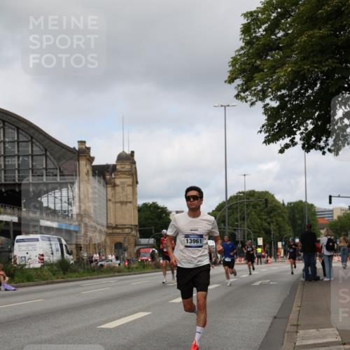 29.06.2025 - hella hamburg halbmarathon Yannick Fuchs http://msf.ph/oto/8176779 29.06.2025 10:27:39 20KM 1990, 4463, 6358, 8062, 11169, 11745, 11877, 12899, 12987, 13199, 13686, 13961, 14028, 14276, 14908, 15054, 16425, 16619, 17151, 18679, 19059 meine-sportfotos.de