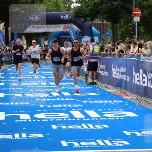 29.06.2025 - hella hamburg halbmarathon Zöllner http://msf.ph/oto/8176802 29.06.2025 10:27:33 Ziel 4678, 9804, 12341, 13941, 18567, 19114 meine-sportfotos.de