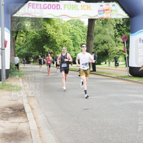 29.06.2025 - hella hamburg halbmarathon MichiJ http://msf.ph/oto/8176805 29.06.2025 10:16:34 Zwischen KM18-KM19 17258 meine-sportfotos.de