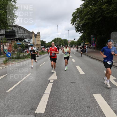 29.06.2025 - hella hamburg halbmarathon Yannick Fuchs http://msf.ph/oto/8176813 29.06.2025 10:27:45 20KM 1990, 4463, 4679, 4749, 8062, 10453, 11745, 11877, 12290, 12899, 12987, 13199, 13686, 13961, 14028, 14276, 14908, 15054, 16425, 16619, 17056, 17151, 18679, 19059 meine-sportfotos.de
