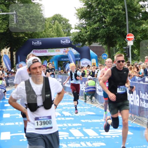 29.06.2025 - hella hamburg halbmarathon Zöllner http://msf.ph/oto/8176842 29.06.2025 10:38:06 Ziel 7229, 8091, 9944, 11049, 11952, 12915, 13900, 14274, 15303, 15382, 16698 meine-sportfotos.de