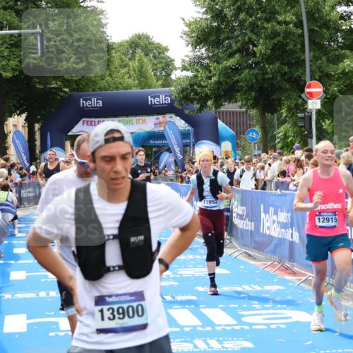 29.06.2025 - hella hamburg halbmarathon Zöllner http://msf.ph/oto/8176868 29.06.2025 10:38:07 Ziel 7229, 8091, 9944, 11049, 11952, 12915, 14274, 15303, 15382, 16698, 17623 meine-sportfotos.de
