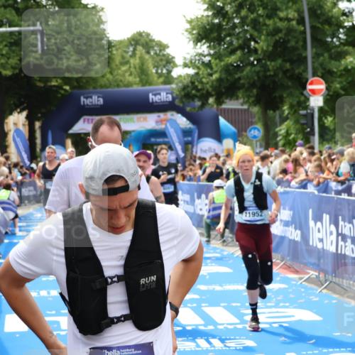 29.06.2025 - hella hamburg halbmarathon Zöllner http://msf.ph/oto/8176892 29.06.2025 10:38:07 Ziel 7229, 8091, 9944, 11049, 11952, 12915, 14274, 15303, 15382, 16698, 17623 meine-sportfotos.de