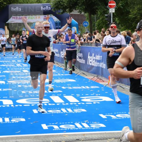 29.06.2025 - hella hamburg halbmarathon Zöllner http://msf.ph/oto/8176913 29.06.2025 10:27:36 Ziel 2203, 4678, 7651, 9804, 12341, 13941, 17354, 18567, 18832, 19114 meine-sportfotos.de