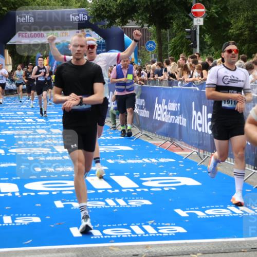 29.06.2025 - hella hamburg halbmarathon Zöllner http://msf.ph/oto/8176927 29.06.2025 10:27:36 Ziel 2203, 4678, 7651, 9804, 12341, 13941, 17354, 18567, 18832, 19114 meine-sportfotos.de