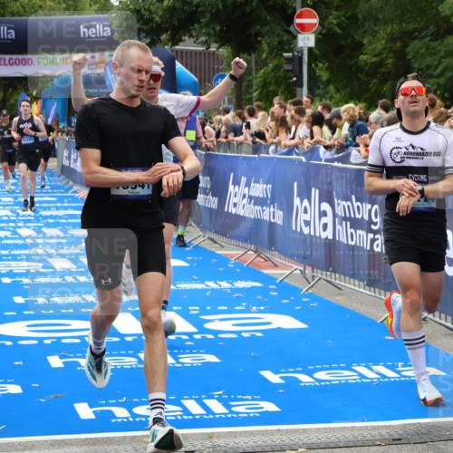 29.06.2025 - hella hamburg halbmarathon Zöllner http://msf.ph/oto/8176941 29.06.2025 10:27:37 Ziel 2203, 7651, 9804, 12341, 13941, 17354, 18832, 19114 meine-sportfotos.de